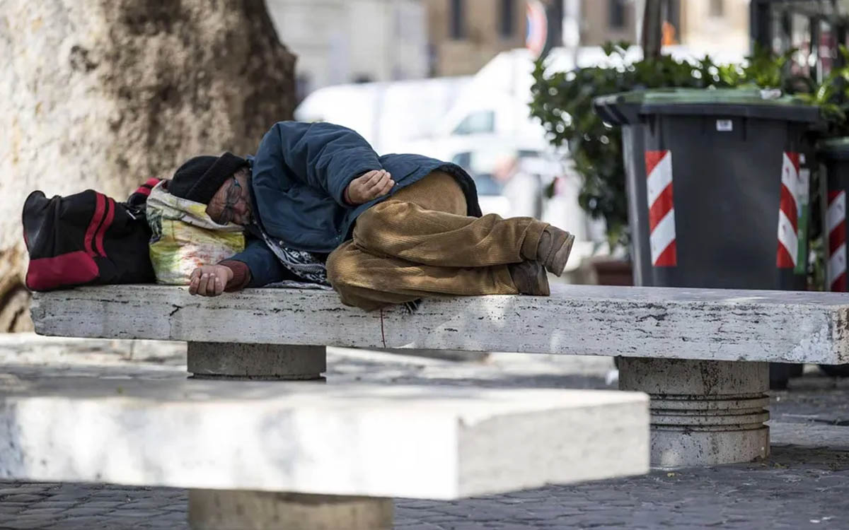 SOLO GLI INFERIORI RIMANGONO IN ITALIA PER SEMPRE