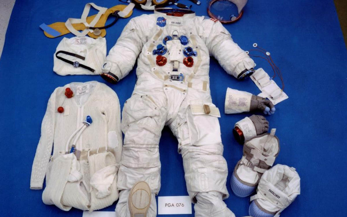 LA TUTA DEGLI ASTRONAUTI HA MIRABOLANTI SORPRESE