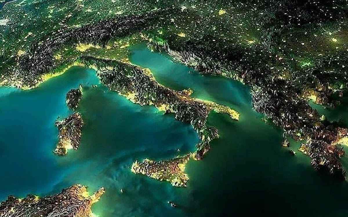 L' ITALIA DALLO SPAZIO